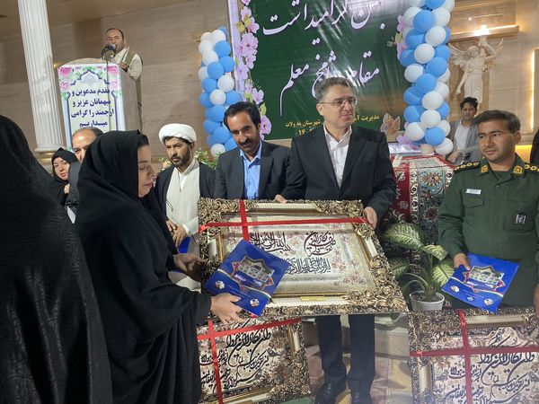 هفته‌ای برای ستایش دانایی؛ جشن معلمان در تالار ملک برگزار شد