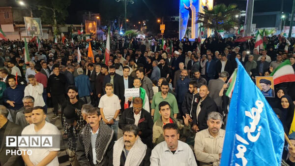 حضور پرصلابت مردم کوهدشت در اجتماع شبانه