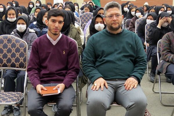 مراسم هفته پژوهش در دبیرستان بانو عفت آهنگری شهرری