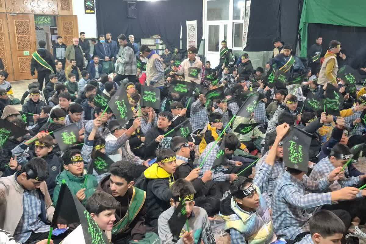 نوجوانان فاطمی از دبیرستان تا مسجد جامع