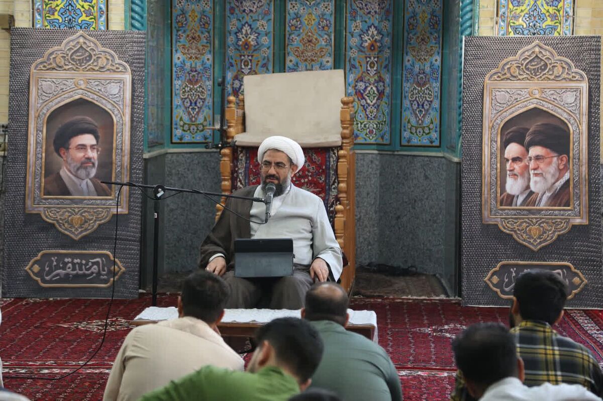 طلبه باید بزرگ فکر کند و عمر خود را صرف امور ماندگار کند