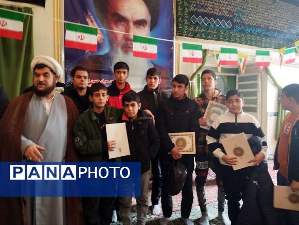 تقدیر از دانش‌آموزان برتر نهج البلاغه ناحیه 4 کرج