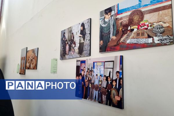 بازدید دانش‌آموزان از نمایشگاه هنرهای بومی و محلی در رشته عکاسی 