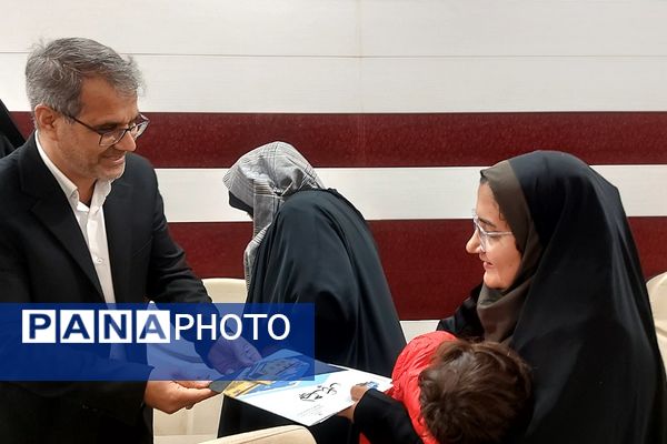 تقدیر از بانوان اداره آموزش و پرورش کهریزک 