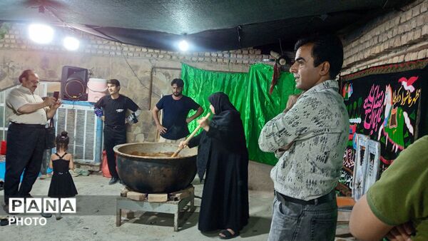 برپایی دیگ نذری حضرت زینب (س) در  روستای فدافن 