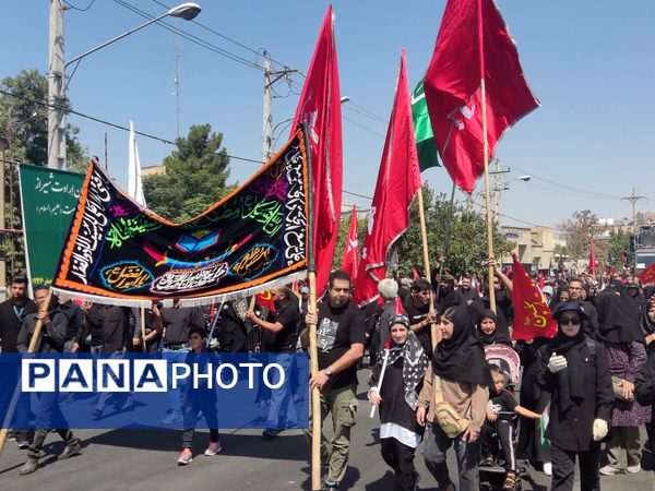 مراسم پیاده‌روی و عزاداری دلدادگان اربعین در شیراز