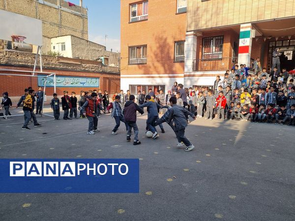 برگزاری مسابقات فوتبال درون مدرسه‌ای دبستان امام رضا(ع)