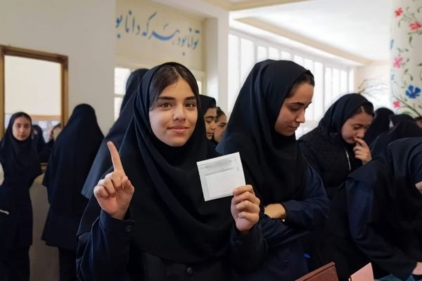 انتخابات مدرسه‌ای در دبیرستان هیات امنایی مطهره گالیکش