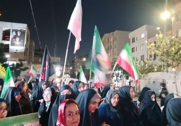 برای انتقام خون رهبرم در راهپیمایی شرکت می‌کنم 