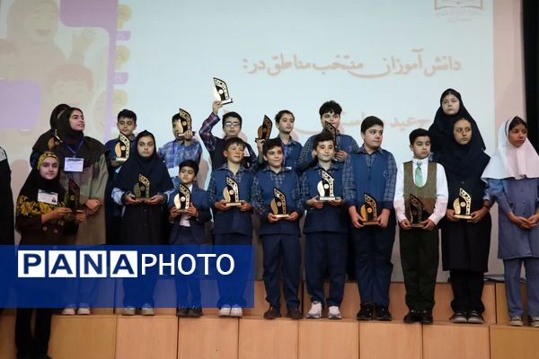 آیین تجلیل از برگزیدگان استانی جشنواره جابربن‌حیان و اصلاح روش‌های آموزش و تحول در محیط یادگیری در البرز