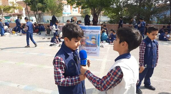 بمناسبت روز جهانی کودک برپایی جشنواره صبحانه سالم در دبستان پسرانه سرافراز ناحیه۷ مشهد