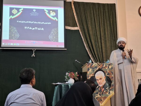 جلسه انجمن اولیا و مربیان در دبیرستان دخترانه امام رضا(ع) واحد ۱۲ 