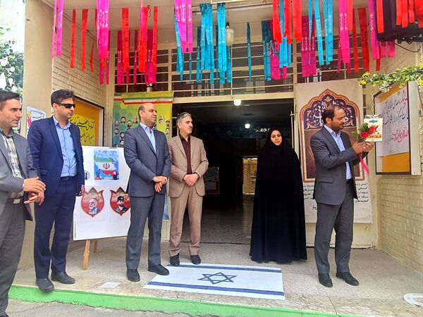 مراسم باشکوه زنگ ایثار و مقاومت در مدرسه شاهد تکتم ناحیه ۳