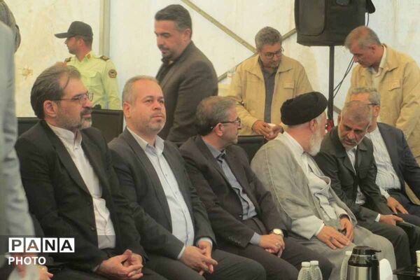 افتتاح نیروگاه خورشیدی ۷۲ مگاواتی قاسم خان اسفراین با حضور وزیر نیرو