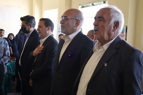 بازدید مدیرکل آموزش و پرورش استان یزد از آموزشگاه شهید نواب صفوی بهاباد