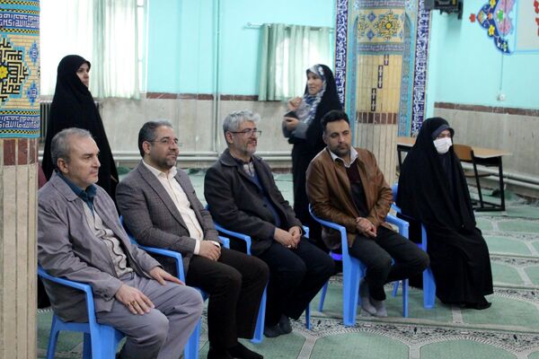 نمایشگاه هفته ماها در مدرسه امام موسی کاظم (ع)