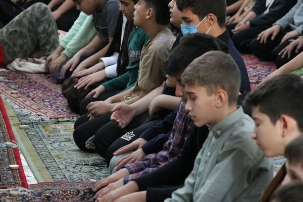 اعتکاف فرصتی برای نزدیکی به خداوند در مسجد امام حسین منطقه ۱۹ 