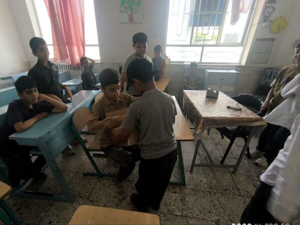 تقدیر از پیشتازان دبستان شهید پسندیده  فدافن توسط معاون پرورشی آموزشگاه