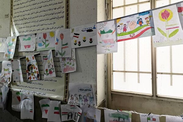 مراسم دهه فجر و برگزاری نمایشگاه دست‌سازهای دانش‌آموزی در دبستان شیخ کلینی