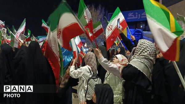 تجمع گسترده مردمی در مسجد جامع نیشابور و تشییع دو شهید جنگ رمضان