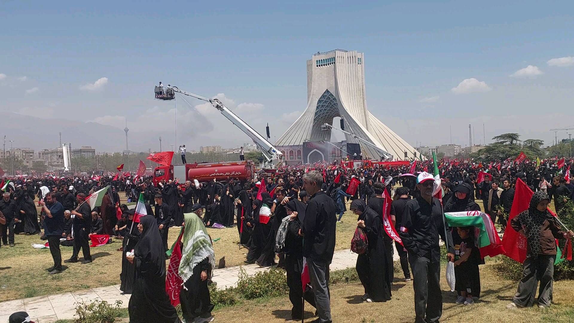 میدان آزادی؛ خروش عاشقان در بدرقه رهبر شهید