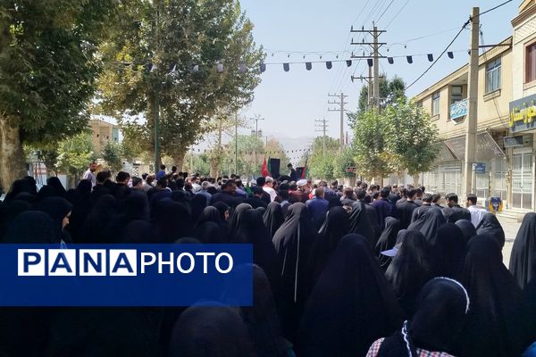 کاروان عزاداران ۲۸ صفر، لردگان را سیاه‌پوش کرد