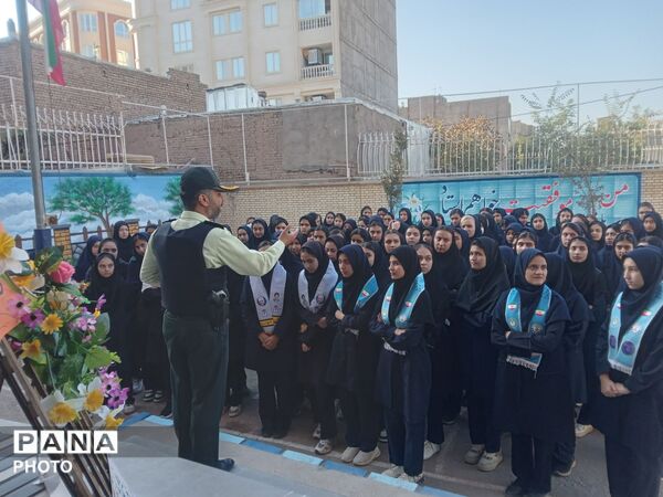 گرامیداشت هفته نیروی انتظامی در دبیرستان نمونه فرهنگ نیشابور 