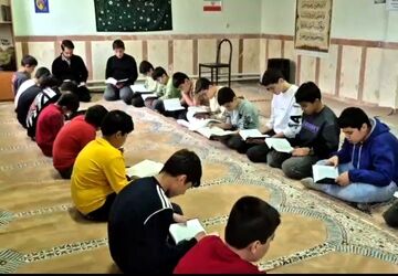 محفل انس با قرآن کریم هیئت انصارالمهدی  دبیرستان شهید باهنر 