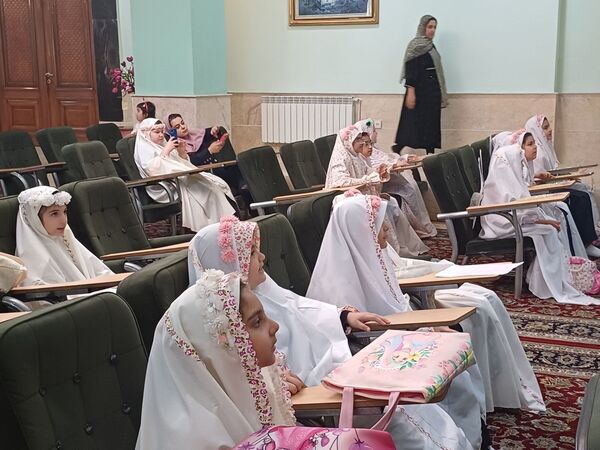 برگزاری جشن تکلیف دانش‌آموزان دبستان گلهای‌شادی ناحیه ۲ کرج