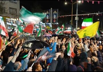 بیعت دانش‌آموزان و مربیان خرم‌آبادی با رهبر معظم انقلاب