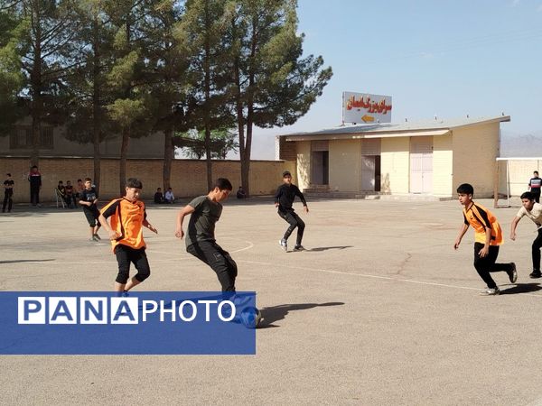 المپیاد درون مدرسه‌ای در مدرسه شهید اسکندری کاشمر