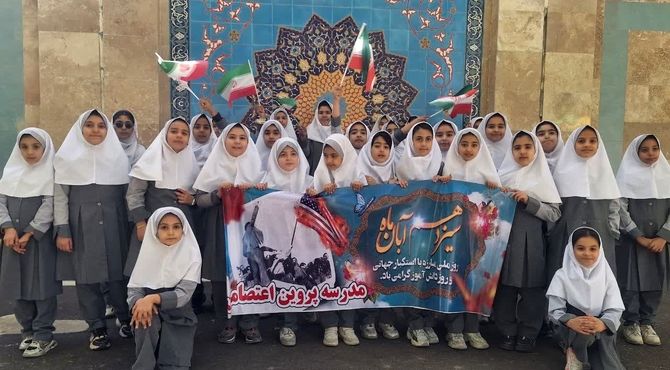 راهپیمایی باشکوه ۱۳ آبان در شهر شازند 