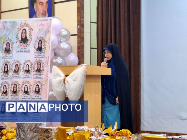 گرامیداشت معلمان و فارغ‌التحصیلان در دبیرستان شهید بابایی