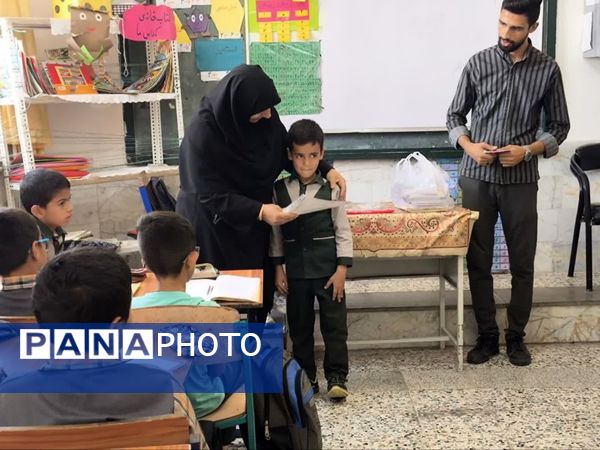 تقدیر از برترین‌های دبستان شهید پسندیده فدافن