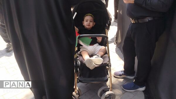 اولین ظهر عاشورا پس از شهادت رهبر امت
