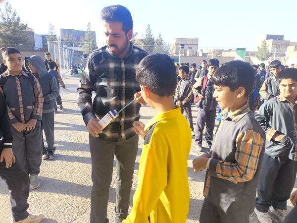 نصب تابلو خبری پانا و تقدیر از دانش آموزان فعال پرورشی  دبستان شهید پسندیده فدافن