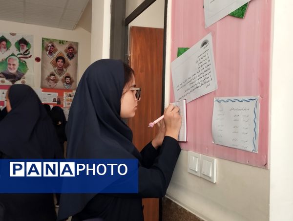 انتخابات شورای دانش‌آموزی در دبیرستان فاطمه آهنچی مشهد