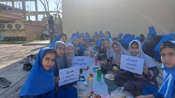 تخم مرغ، قهرمان کوچک سفره‌ها: جشنواره‌ای پرنشاط در دبستان دخترانه ام البنین