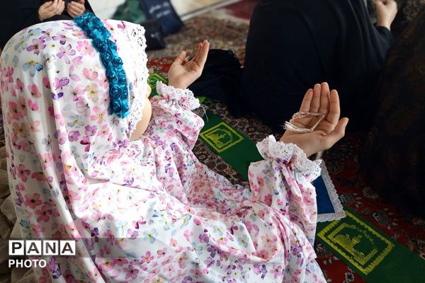 حضور پرشور فرهنگیان و دانش‌آموزان در مصلی نسیم شهر