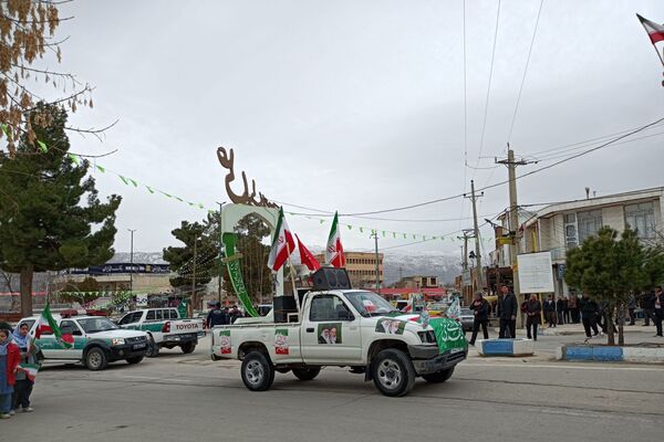 دانش‌آموزان دالاهو در راهپیمایی ۲۲ بهمن غوغا کردند
