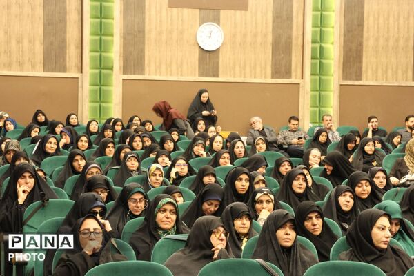 آیین تجلیل از منتخبین استانی اجلاسیه نماز