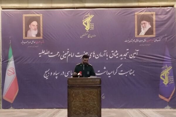تجدید میثاق مربیان عقیدتی، هادیان سیاسی و فعالان عرصه جهاد تبیین در سپاه پاسداران و بسیج کشور با آرمان‌های بنیانگذار جمهوری اسلامی در حرم امام خمینی (ره)