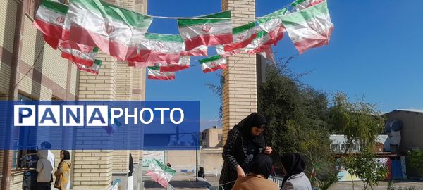 آموزشگاه فاطمیه جیرفت به استقبال «دهه فجر»