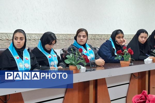 جلسه هم‌افزایی و توانمندسازی دانش‌آموزان جدیدالورود خبرگزاری پانا قرچک