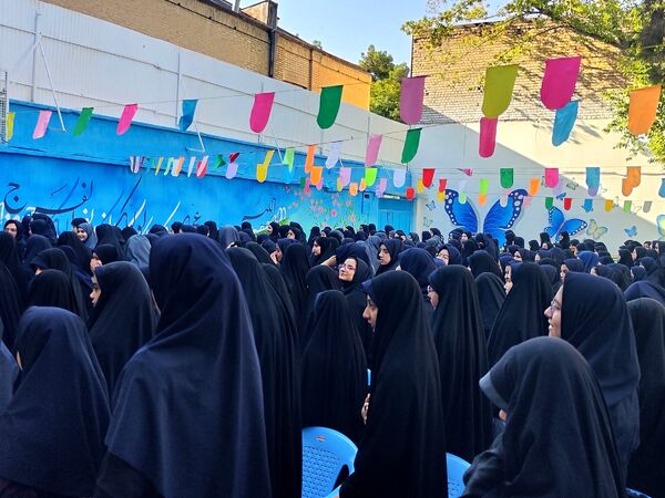 نواختن زنگ مهر سال تحصیلی۱۴۰۴-۱۴۰۳ در ناحیه ۲ مشهد