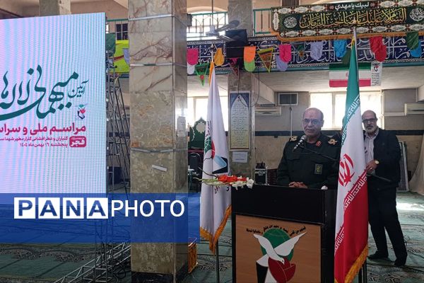 گل‌های سپاس بر مزار قهرمانان شیراز