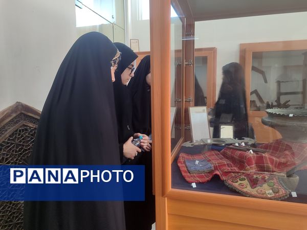 بازدید دانش‌آموزان حاضر در مسابقات قرآن از اماکن تاریخی و طبیعی ساری 