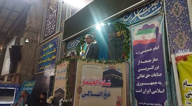 از پیر تا کودک در نماز جمعه نیشابور حضور دارند