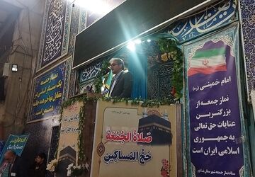 از پیر تا کودک در نماز جمعه نیشابور حضور دارند