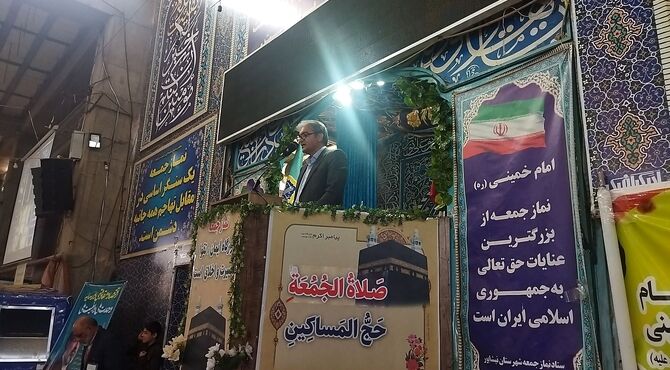 از پیر تا کودک در نماز جمعه نیشابور حضور دارند